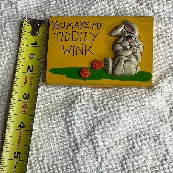VTG 3.5" x 2.5" WALLACE & BERNIE "You Make My Tiddly Wink" Wood Plaque 1975 - Picture 3 of 4